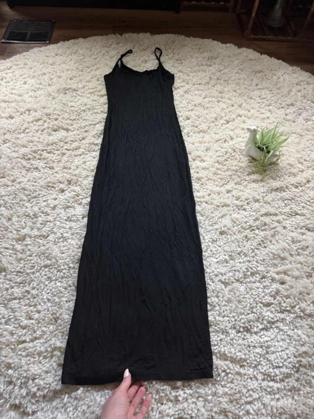 Minimal Sleek Black Maxi Slip Dress with Adjustable Spaghetti Straps maxi slip d - Picture 4 of 4